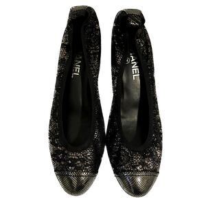 CHANEL Black Gold Metallic Cap Toe Stretchy Block Heel Pumps IT 40